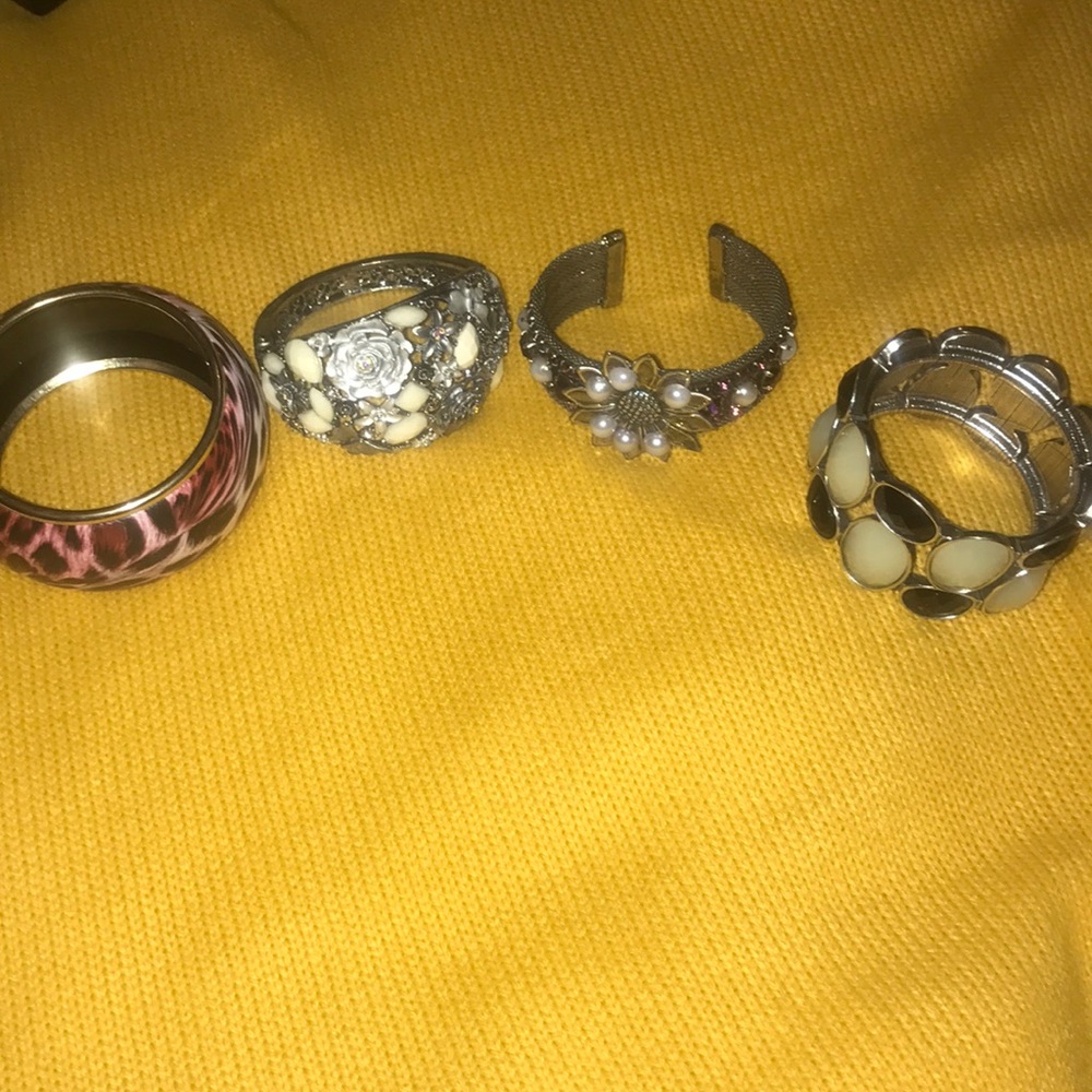 4 Bracelets